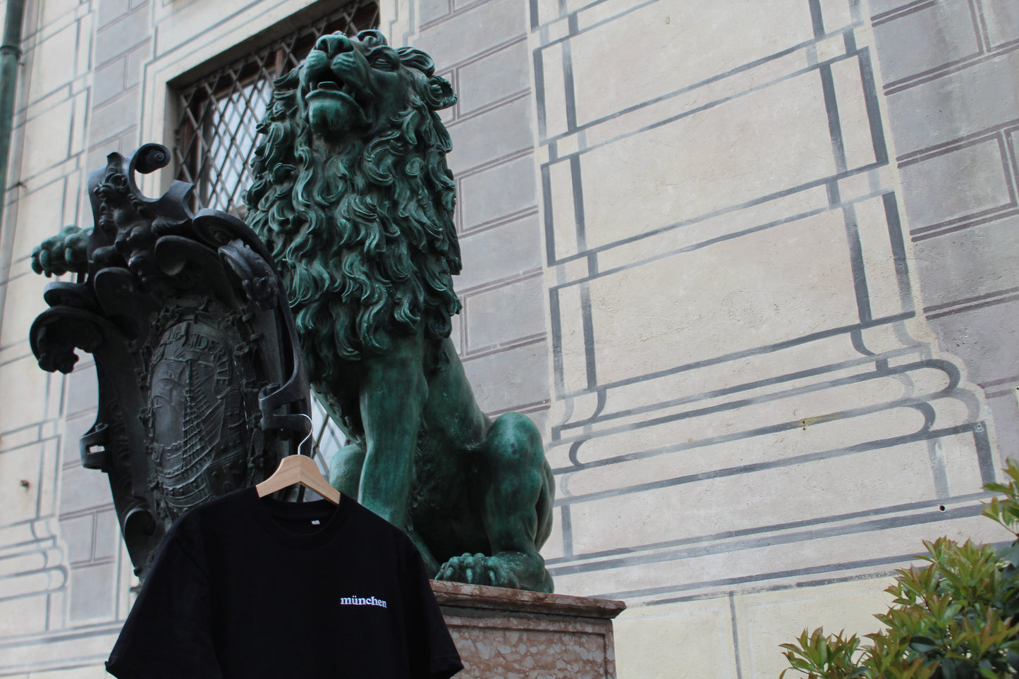 T-Shirt "München Essential Schwarz"